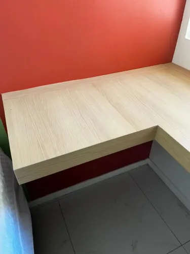 Mesa em formato L