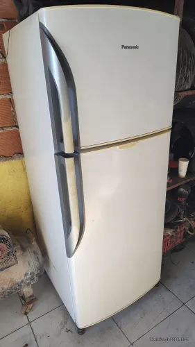 Vendo geladeira Panasonic 435L 127v funciona perfeitamente leia a descrição do anúncio.