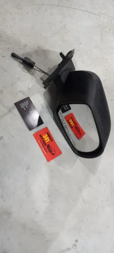 Retrovisor Nissan March Versa direito manual 2012