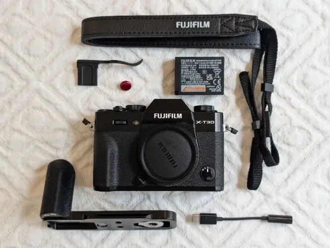 Kit Câmera Fujifilm X-T30 III + Lente XC 13-33mm f/3.5-6.3 OIS - Preta