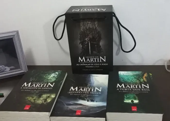 Guerra dos tronos . Livro 1 ao 3 edição de colecionador + volumes 4 e 5 