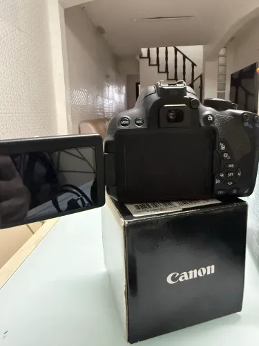 CÂMERA CÂNON EOS REBEL T5i - COMPLETA (câmera, 2 lentes, 2 baterias, carregador)
