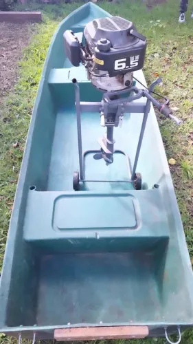 Vendo barco e motor * para mais informações