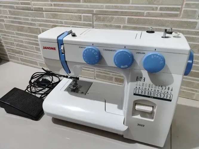 Máquina de costura - Janome 3022