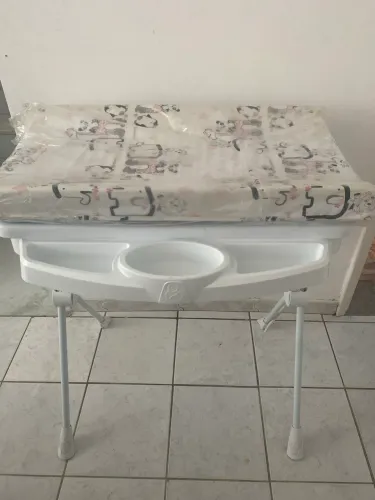 Banheira e trocar para bebê