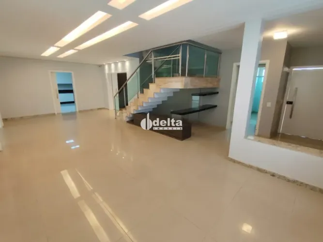 Casa Residencial Condomínio em Uberlândia