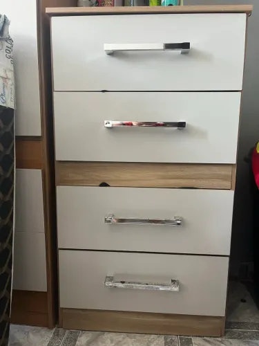 Cômoda 4 gavetas