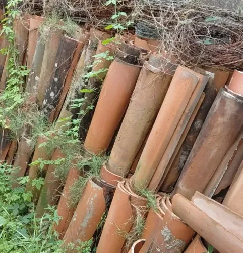 Telhas e tijolos para doação