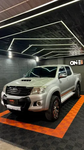 Toyota Hilux CD SRV D4-d 4X4 3.0 TDI Diesel AUT 2012