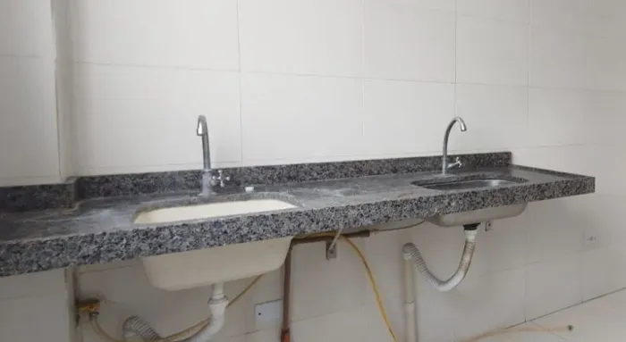 Pia de Granito 1,60m (incluso cubas e torneiras)