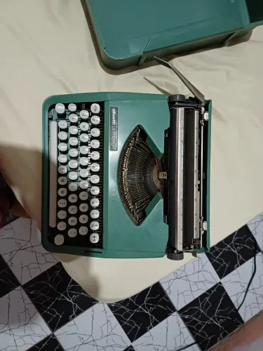 Olivetti lettera 82