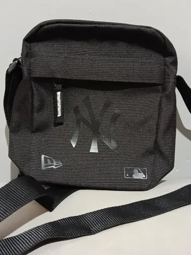 Bag de ombro da New era preta original, está em ótimo estado