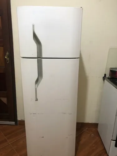 Geladeira pra vender logo 