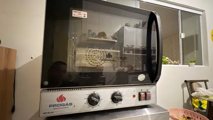 Progás PRP-004 G2, um forno de convecção elétrico para 4 esteiras
