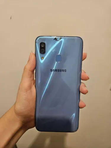 Samsung Galaxy A30 Azul Claro  - Tela Trincada
