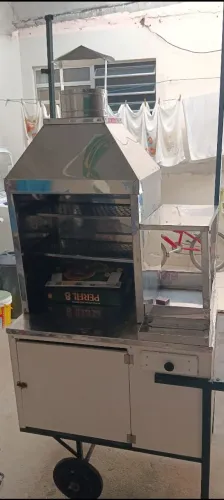 Vendendo um carrinho de churrasco