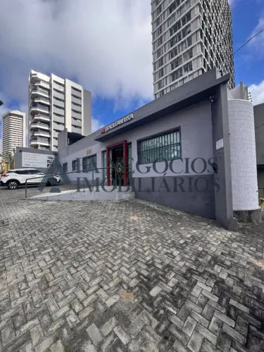 Ponto comercial em área nobre: estacionamento na rua principal para locação