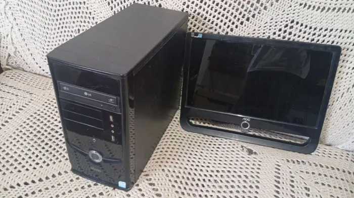 Monitor e CPU antigos
