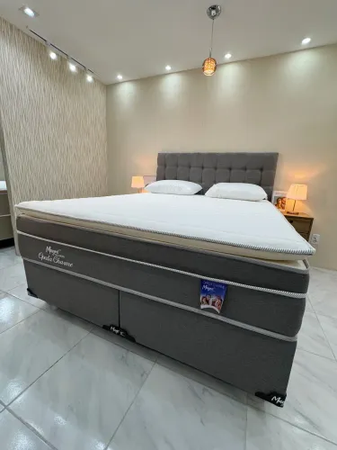 Cama queen com pillow top