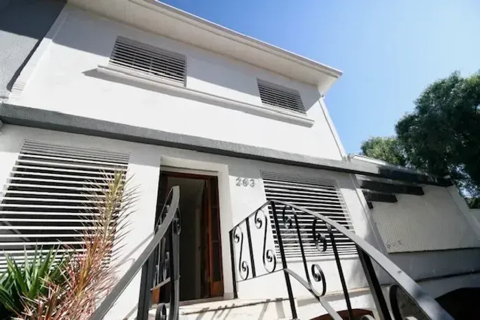 Sobrado para aluguel e venda tem 198 metros quadrados com 3 quartos