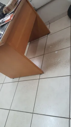 Mesa com tampo em pedra
