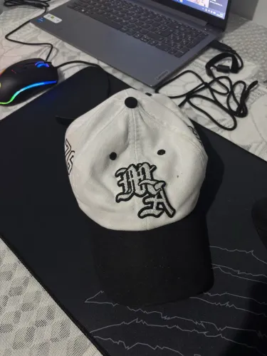 Vendo boné amiri branco