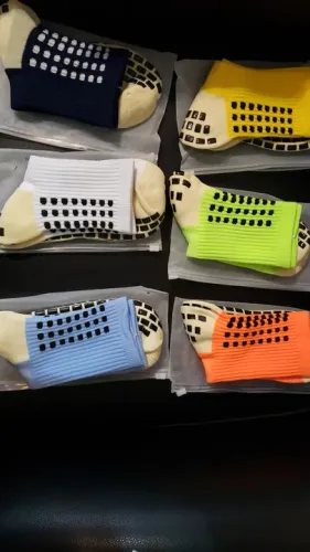 Meias esportivas antiderrapantes