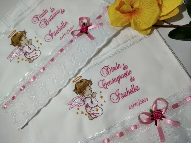 Kit batizado. Toalha, vela e lembrancinhas personalizadas.