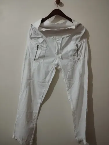 Calça branca de tecido leve M/G