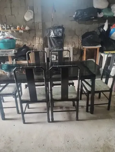 Mesa de seis cadeiras torneadas 