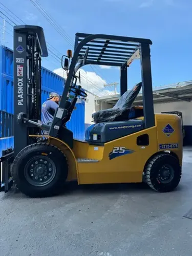Empilhadeira Plasnox| Nova| 2.500kg| Diesel | Torre 4.7mts
