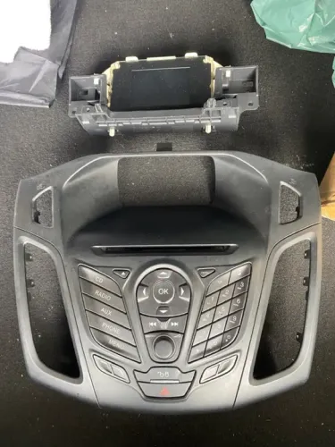 Moldura e tela do Som Original Ford Focus