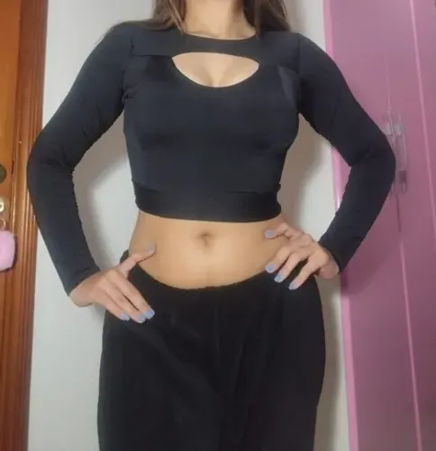 Cropped Manga Longa Preto Decote Vazado