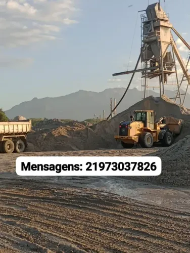 Caminhão fechado: areia, pedra, aréola e pó de pedra 