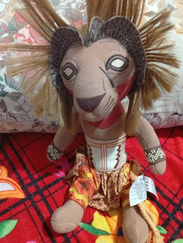 Leão pelúcia colecionável.