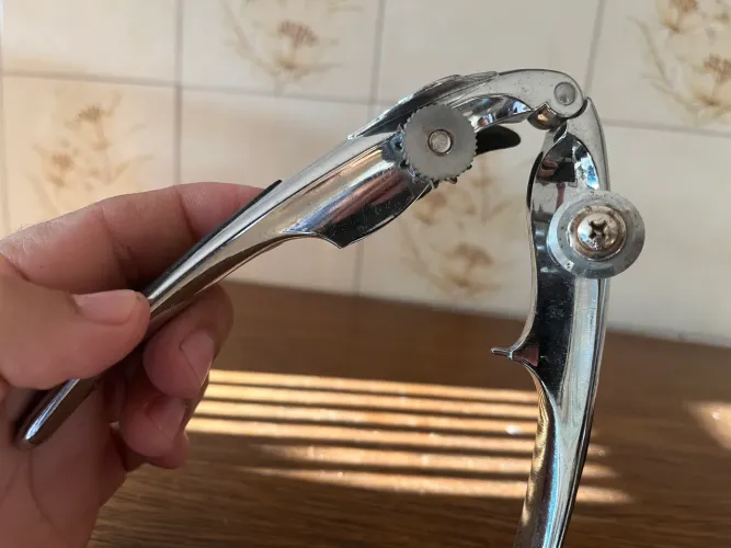 Abridor de lata antigo cromado