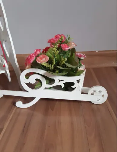 Balanço e carriola de madeira branco decorativo festa infantil de mesa  