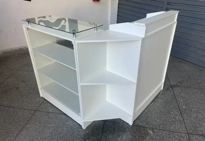 Balcão Caixa em L + Balcão Vitrine com Tampo de Vidro 6 mm