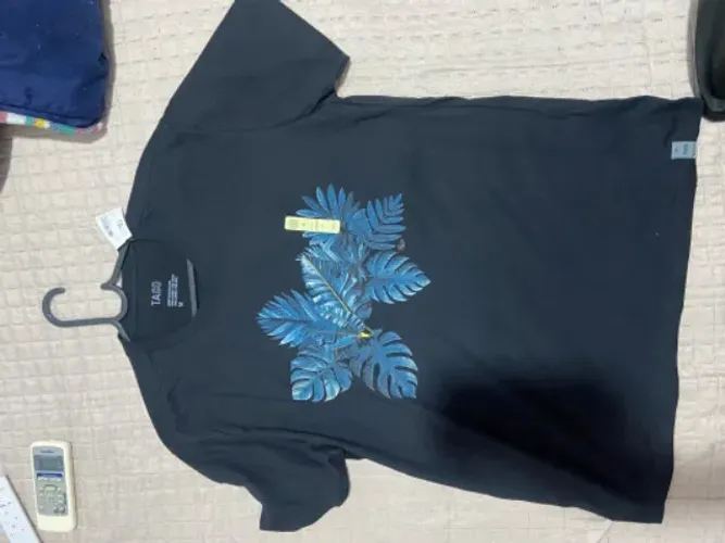 Camiseta TACO Preta Folhagem Azul M - Nova com Etiqueta