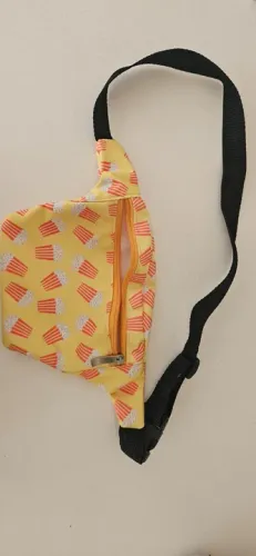 Pochete amarela estampada de pipoca