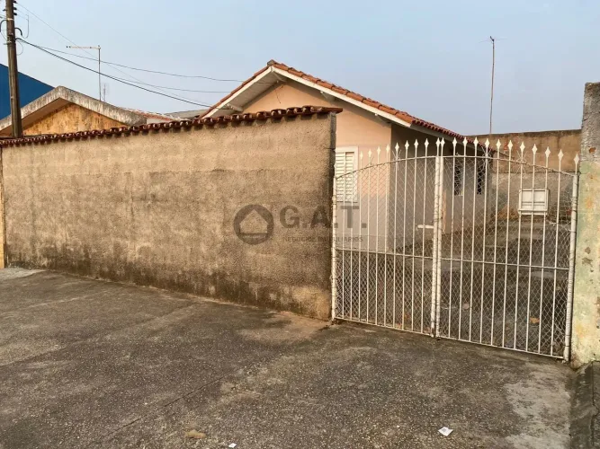 Casa à venda em Votorantim-SP, Jardim Paulista: 1 quarto, 2 salas, 1 banheiro, 2 vagas de
