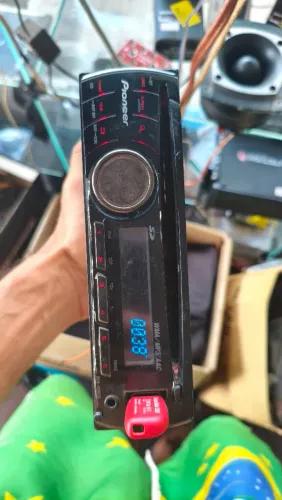 Aparelho Pioneer DEH-4280SD com bluetooth adaptado no Aux 