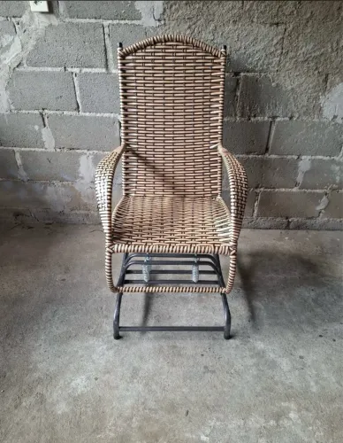 Cadeira de balanço em fibra sintética novas cada