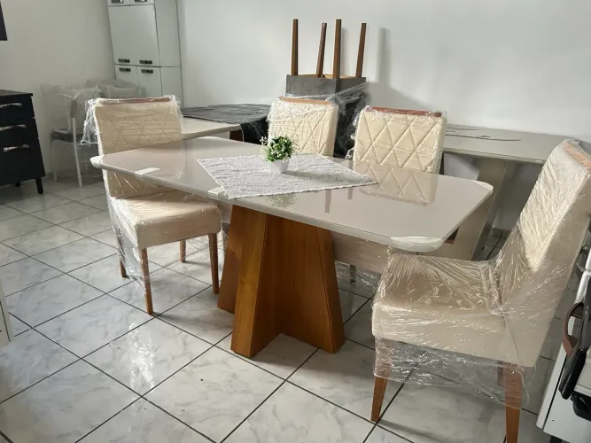 Mesa de jantar 6 lugares borda boleada 