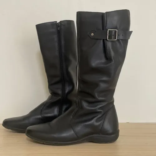Botas de Couro Pretas - Elegância e Conforto