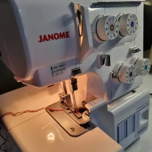 Máquina de costura overloque / ultraloque JANOME