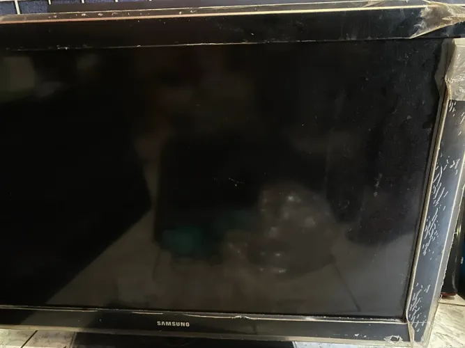 TV Samsung 40? LN40D550K7G - liga, mas sem imagem (para peças)