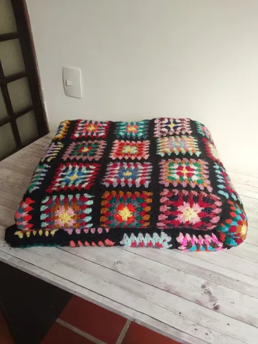 Colcha de Crochê Artesanal vintage de casalColorido - Conforto e Estilo