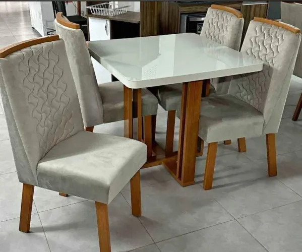 Mesa de Jantar com 4 Cadeiras Estofadas