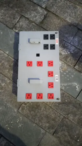 Painel de energia c/ 12 tomada 8 127v c/ disjuntor 4 220v c/ disjuntor